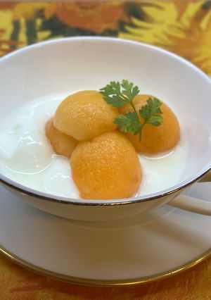 ヨーグルトに枇杷♪-レシピのメイン写真