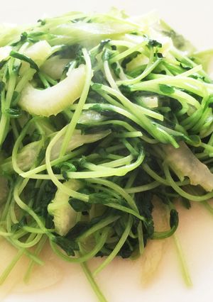豆苗とセロリのシャキシャキ炒め-レシピのメイン写真