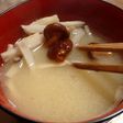 なめこ、霜降りシメジ、蓮根の味噌汁