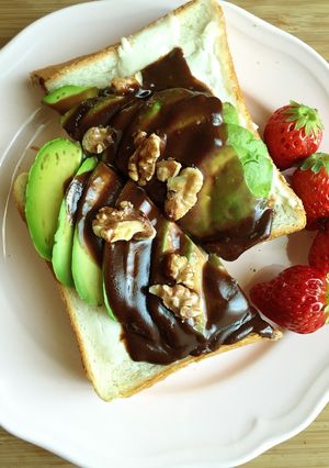 スライス生チョコレートのアボカドトースト-レシピのメイン写真