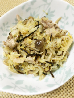 たっぷり千切りキャベツ白菜の塩昆布炒め-レシピのメイン写真