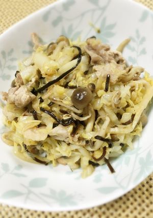 たっぷり千切りキャベツ白菜の塩昆布炒め-レシピのメイン写真