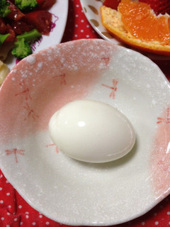 ゆでたまごの殻。綺麗につるん♪-レシピのメイン写真