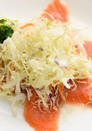 千切りキャベツと鮭のカルパッチョ-レシピのメイン写真