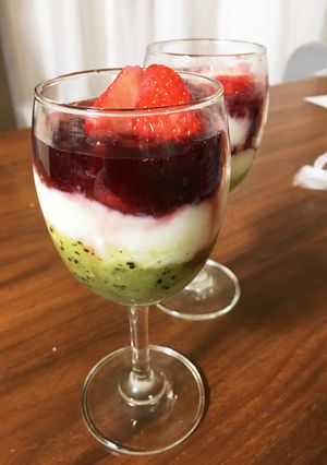 ヨーグルトアートで菱餅風-レシピのメイン写真