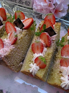 桜のシフォンケーキ♪クリームも桜色-レシピのメイン写真