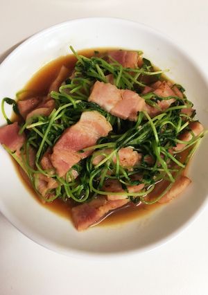 簡単!豆苗とベーコンの炒め物-レシピのメイン写真