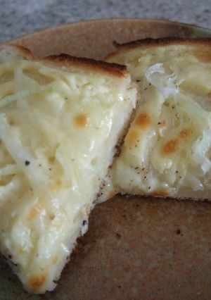 チーズがとろ～り☆オニオントースト♪♪-レシピのメイン写真