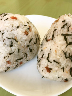 ☆梅ひじき チーズ おにぎり-レシピのメイン写真