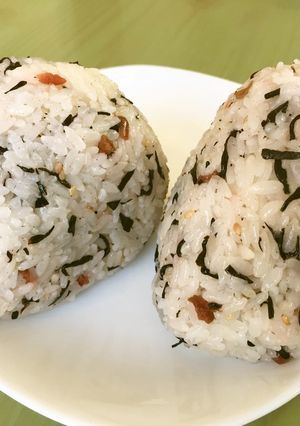 ☆梅ひじき チーズ おにぎり-レシピのメイン写真