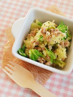 甘辛そぼろとキャベツのポテトサラダ。-レシピのメイン写真