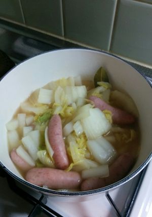 簡単白い野菜とソーセージのコンソメスープ-レシピのメイン写真