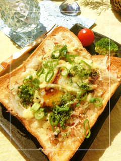 玉葱×温泉卵のお好み焼き風トースト-レシピのメイン写真