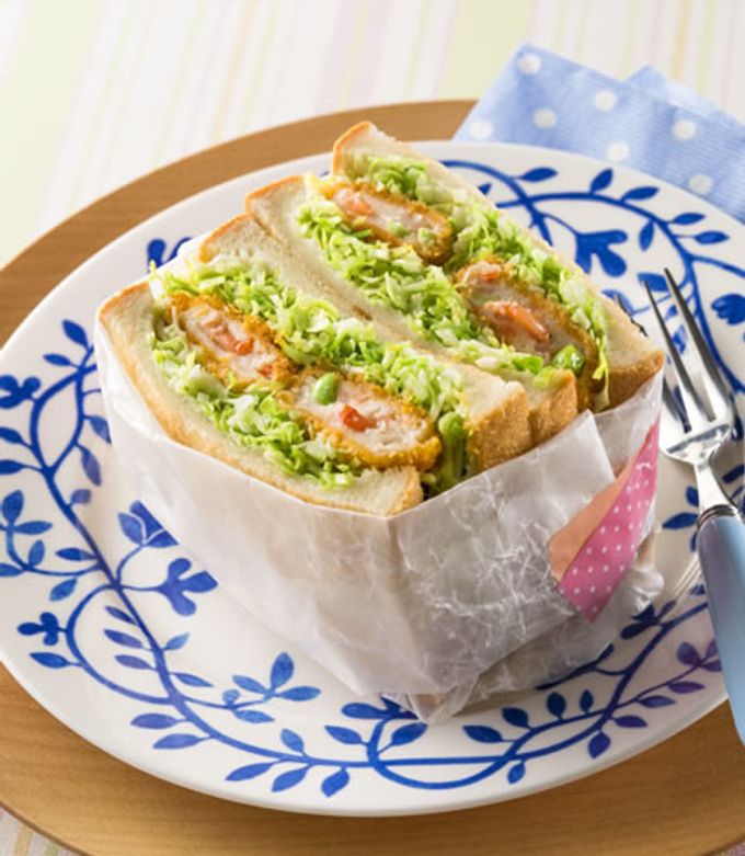 たっぷりキャベツとエビ寄せフライのサンド by 味の素冷凍食品
