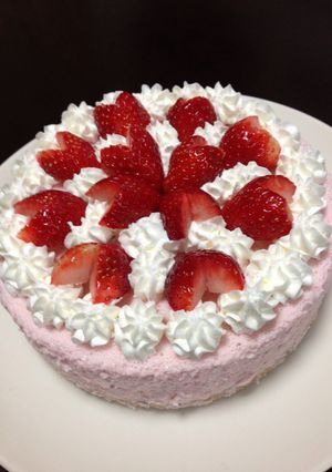 ピンクが綺麗！簡単イチゴのムースケーキ！-レシピのメイン写真
