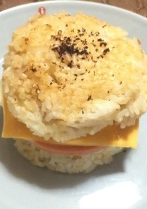 チーズ月見ライスバーガー-レシピのメイン写真