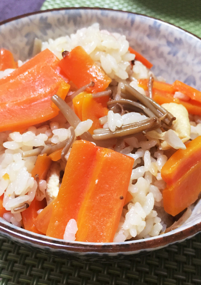 炊飯器で簡単♪人参たっぷり炊き込みごはん-レシピのメイン写真