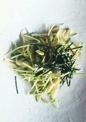 ごぼうと豆苗の胡麻ドレッシング和えサラダ-レシピのメイン写真