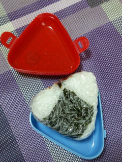 スマートチーズと食べるラー油のおにぎり-レシピのメイン写真