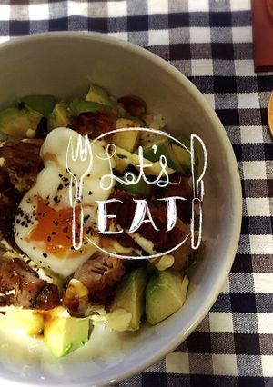 チキンとアボカドの丼〜甘辛ダレ温卵のせ〜-レシピのメイン写真