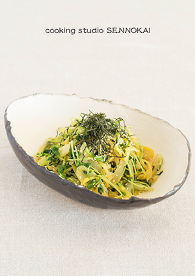 超簡単☆セロリと豆苗とたくあんの炒めあえ-レシピのメイン写真