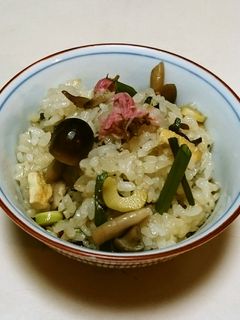 桜風味の山菜炊き込みおこわ-レシピのメイン写真