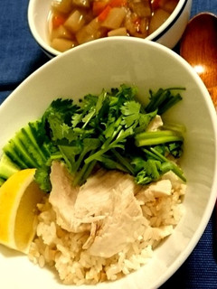 サラダチキンでカオマンガイ風炊き込みご飯-レシピのメイン写真