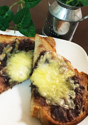 名古屋名物小倉トーストonチーズ-レシピのメイン写真