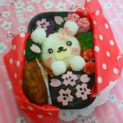 รูปของ 春～桜とくまちゃん ⭐卒園入園キャラ弁
