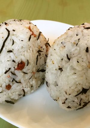 ☆梅ひじき 味噌チーズ おにぎり-レシピのメイン写真