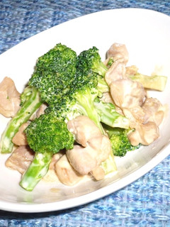 マヨネーズ味の鶏肉とブロッコリー炒め-レシピのメイン写真