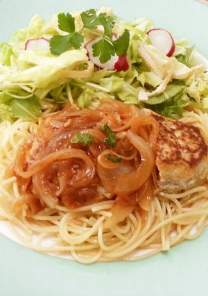 豆腐もやしハンバーグ（スパゲティの上に）-レシピのメイン写真