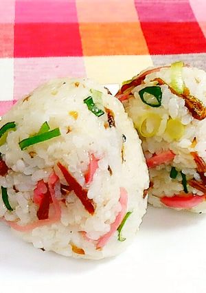 いかなごのくぎ煮と紅生姜のおにぎり♪-レシピのメイン写真