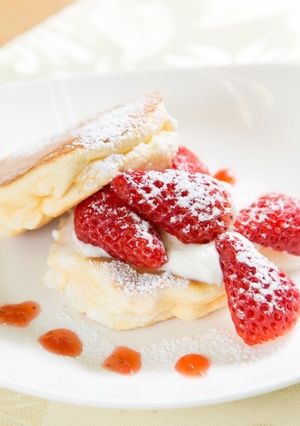 ふんわりパンケーキのいちご添え-レシピのメイン写真