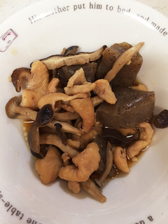 時短!お財布にも優しい鶏皮とキノコの煮物-レシピのメイン写真