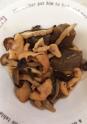時短！お財布にも優しい鶏皮とキノコの煮物-レシピのメイン写真