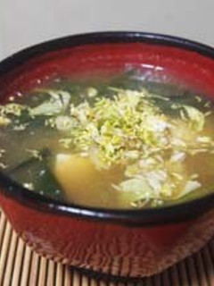 お味噌汁:ふきのとう・ほうれん草・豆腐-レシピのメイン写真