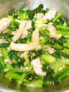蒸し鶏小松菜のピーナッツサラダ♪鶏もも肉-レシピのメイン写真
