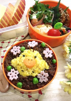 そぼろご飯でキイロイトリ弁当-レシピのメイン写真
