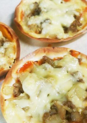 餃子の皮と残り物ピザ✩具はご飯のお供にも-レシピのメイン写真