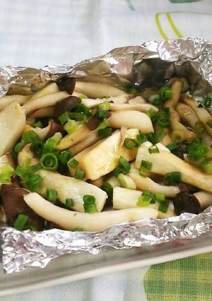 手軽にキノコのホイル蒸し焼き♪-レシピのメイン写真