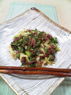 葉がメイン!セロリとコンビーフ炒め-レシピのメイン写真