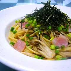 รูปของ 食欲そそる♪舞茸とベーコンの和風パスタ