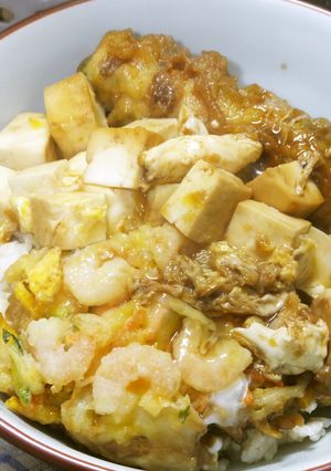 料理初心者向け豆腐と天ぷらの煮込み丼-レシピのメイン写真