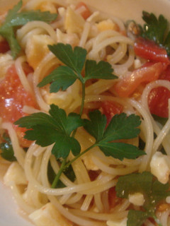 イタリアンパセリとトマトとチーズのパスタ-レシピのメイン写真