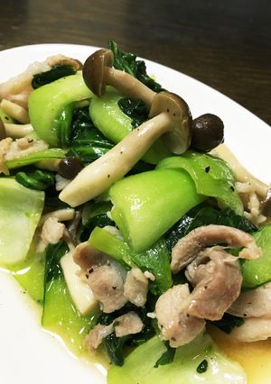 青梗菜としめじと豚バラの塩胡椒炒め-レシピのメイン写真