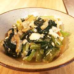 รูปของ なつかしの味♡小松菜と油あげの豆腐煮
