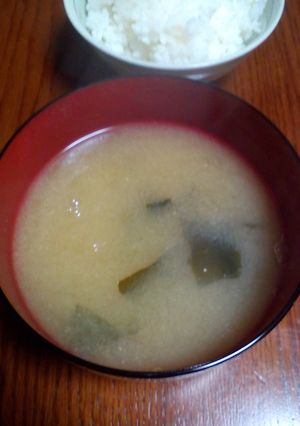 【八王子の味】わかめ・ドライトマト味噌汁-レシピのメイン写真