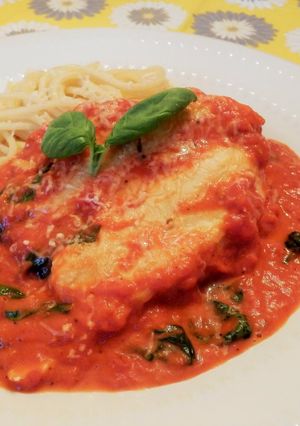 鶏肉とクリーミーバジルトマトソース-レシピのメイン写真