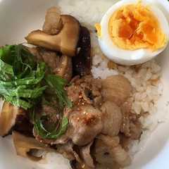 รูปของ シイタケ豚丼、ルーローハン的どんぶり